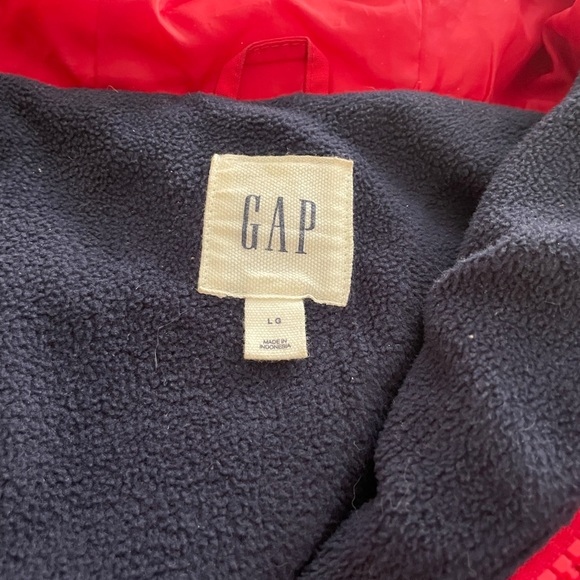 UNISEX Vintage GAP jacket, considering it’s age the condition is 8/10. - Picture 2 of 6